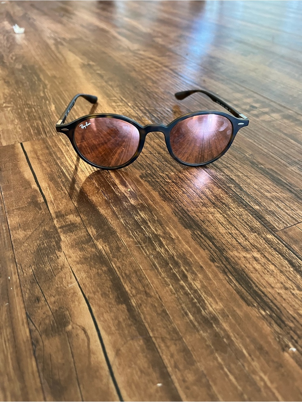 Ray-Ban sunglasses with mirror pink lenses